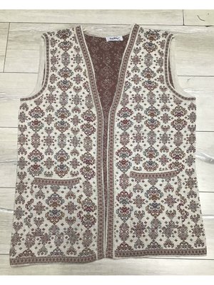 Kilim Desenli Düğmesiz Kalın Kısa Anne Yelek Kilim Desenli Düğmesiz Kalın Kısa Anne Yelek