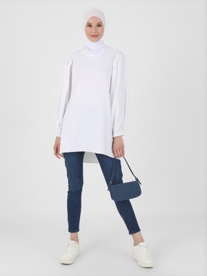 İndigo Doğal Kumaşlı Dar Paça Denim Pantolon İndigo Doğal Kumaşlı Dar Paça Denim Pantolon