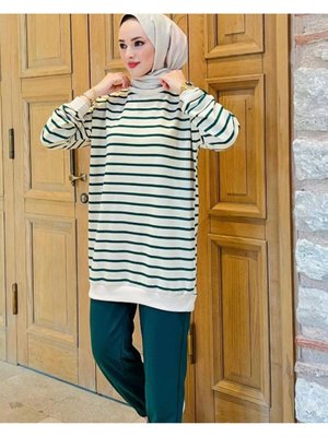 Çizgili Alt Üst Pantolonlu Takım Çizgili Alt Üst Pantolonlu Takım