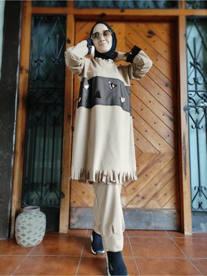 Püskül Detaylı Eşofman Takım Püskül Detaylı Eşofman Takım