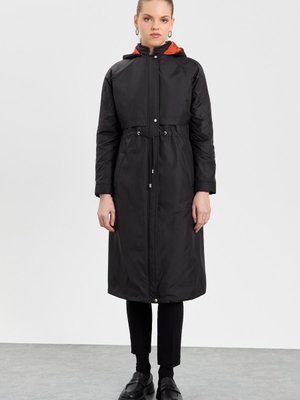 Kapitone Kaban Siyah