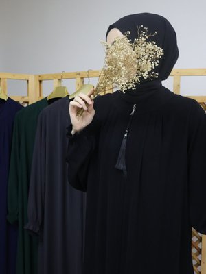 Pileli Fermuarlı Ferace Modeli