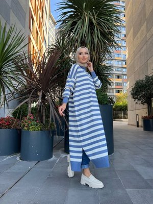 Harika Yanları Yırtmaçlı Çizgili Uzun Triko Tunik