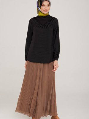 Kolları İncili Büzgülü Gömlek Siyah