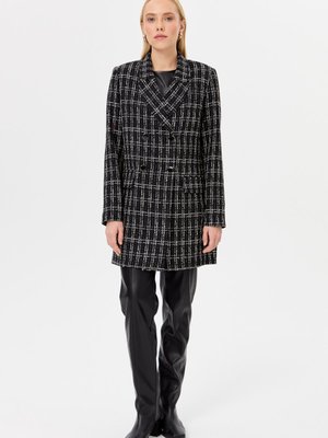 Dokumalı Kruvaze Kapamalı Ceket Siyah