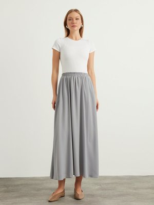 Açık Gri Kloş Etek