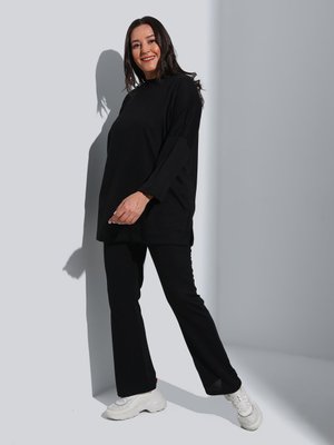 Siyah Büyük Beden Rahat Kesim Tunik