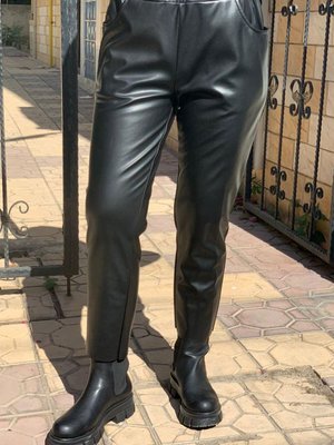 Siyah Kesik Paça Deri Pantolon
