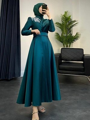 Omzu Taşlı Kafta Abiye Elbise Zümrüt Omzu Taşlı Kafta Abiye Elbise Zümrüt