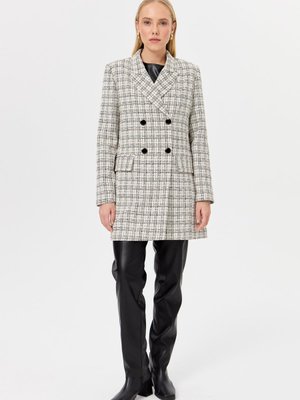 Chanel Dokumalı Kruvaze Kapamalı Ceket Beyaz