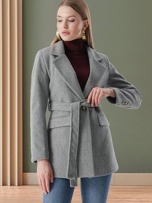 Gri Kuşaklı Balıksırtı Kısa Kaşe Kaban Gri Kuşaklı Balıksırtı Kısa Kaşe Kaban