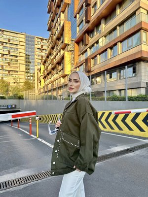 Haki Taş Detaylı Çift Cep Oversize Kot Ceket Haki Taş Detaylı Çift Cep Oversize Kot Ceket