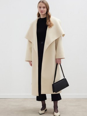 Geniş Yaka Kemerli Kaban Vanilya