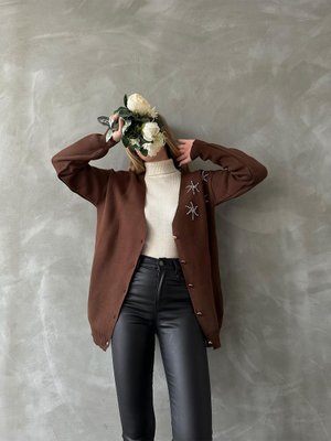 Triko Taşlı Düğmeli Hırka Kahverengi Triko Taşlı Düğmeli Hırka Kahverengi