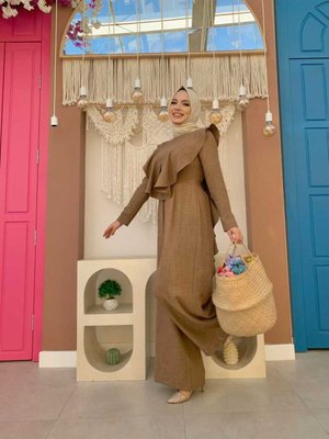 Omuz Kısmı Fıfır Pelerin Detaylı Arka Fermuarlı Tulum Kahverengi