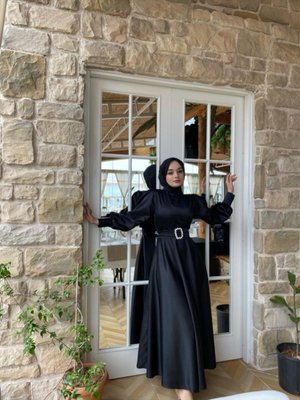 Siyah Saten Kemerli Bellae Elbise