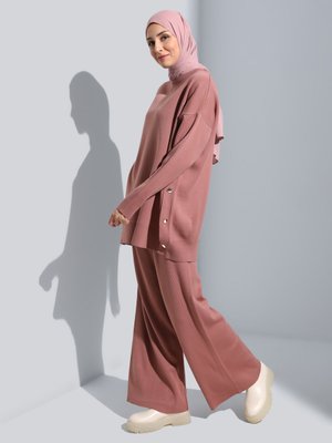 Koyu Gül Düğme Detaylı Şık Triko Takım