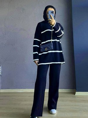 Iki Renkli Mevsimlik Kalın Dokuma Kumaş Triko Takım Lacivert Iki Renkli Mevsimlik Kalın Dokuma Kumaş Triko Takım Lacivert