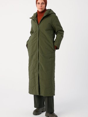 Haki Kapüşonlu Çıtçıtlı Uzun Kapitone Mont Haki Kapüşonlu Çıtçıtlı Uzun Kapitone Mont
