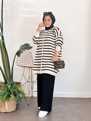 Düğmeli Çizgili Triko Hırka Takım Bej Düğmeli Çizgili Triko Hırka Takım Bej