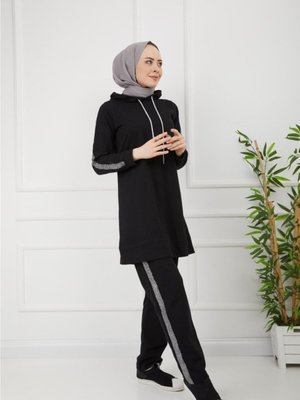 Kolu Şeritli Siyah Eşofman Takımı Kolu Şeritli Siyah Eşofman Takımı