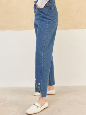 Paçası Kesik Taşlı Denim E Paçası Kesik Taşlı Denim E