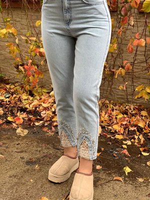 Açık Mavi Paçası Taş Ve Güpür Detaylı Denim Pantolon