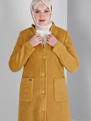 Tüylü Düğmeli Cep Detaylı Kaban