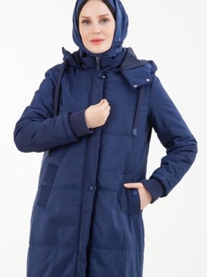 Armine Trend Kapitone Seyyar Kapüşonlu Önden Cepli Fermuarlı Mont Mavi Armine Trend Kapitone Seyyar Kapüşonlu Önden Cepli Fermuarlı Mont Mavi