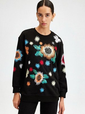 Siyah Uzun Kollu İşlemeli Sweatshirt Siyah Uzun Kollu İşlemeli Sweatshirt