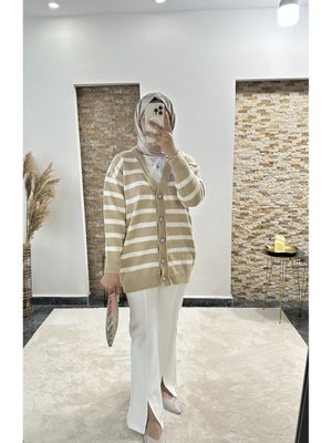 Taş Düğmeli Triko Hırka