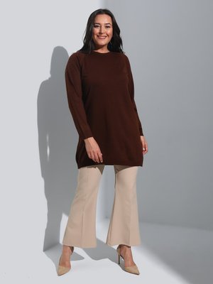 Kahverengi Omzu Taş Detaylı Büyük Beden Triko Tunik