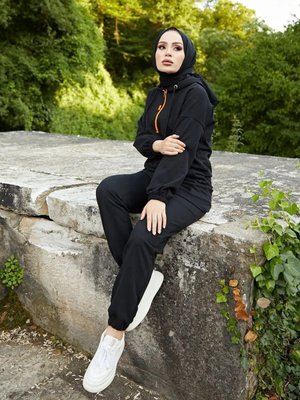Neon Fermuarlı Siyah İkili Takım Neon Fermuarlı Siyah İkili Takım