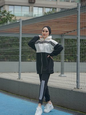 Kapüşonlu İkili Eşofman Takımı Siyah Kapüşonlu İkili Eşofman Takımı Siyah