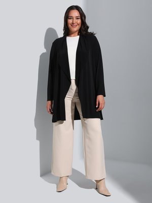 Siyah Büyük Beden Sade Örme Kimono Kap