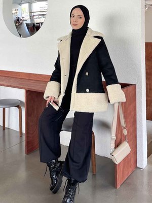 Önü Boydan Düğmeli Kürklü Mont