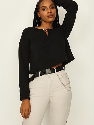 Siyah Yaka Aksesuarlı Sweatshirt