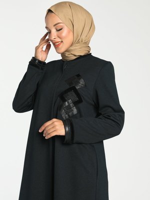 Önü Deri Ve Fok Detaylı Ferace Önü Deri Ve Fok Detaylı Ferace