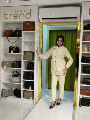 Yakası Gül Detaylı Kot İkili Takım