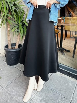 Scuba Kumaş Geniş Çan Etek Siyah Scuba Kumaş Geniş Çan Etek Siyah