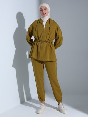 Beli Lastik Detaylı Kapüşonlu Eşofman Takım Yağ Yeşili Beli Lastik Detaylı Kapüşonlu Eşofman Takım Yağ Yeşili