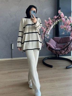 Iki Renkli Mevsimlik Ince Kumaş Triko Takım Bej Iki Renkli Mevsimlik Ince Kumaş Triko Takım Bej