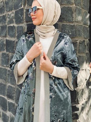 Çiçek Desenli Kadife Kimono Ceket