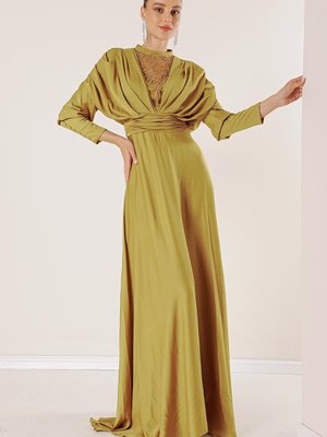 Kolları Büzgülü Düğme Detaylı Astarlı Önü Boncuklu Saten Uzuın Elbise