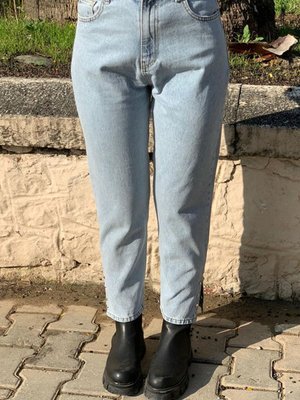 Açık Mavi Yırtmacı Zımbalı Denim Pantolon