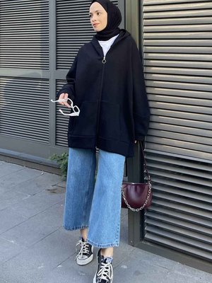 Önü Fermuarlı Kapüşonlu Yan Yırtmaçlı Üçiplik Sweat Hırka