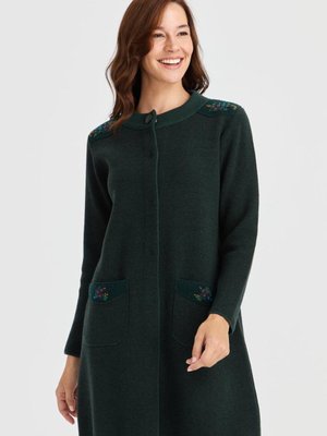 Yeşil Dik Yaka Omzu Ve Cebi İşlemeli Uzun Kaban Yeşil Dik Yaka Omzu Ve Cebi İşlemeli Uzun Kaban