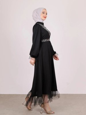 Önü Taş Detaylı Kuşaklı Elbise Siyah