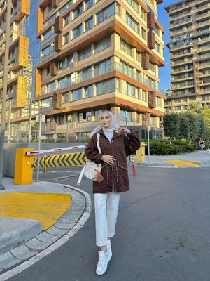 Kahverengi Taş Detaylı Çift Cep Oversize Kot Ceket Kahverengi Taş Detaylı Çift Cep Oversize Kot Ceket