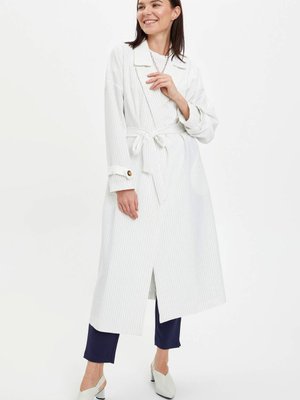 Relax Fit Çizgili Kuşak Detaylı Trençkot